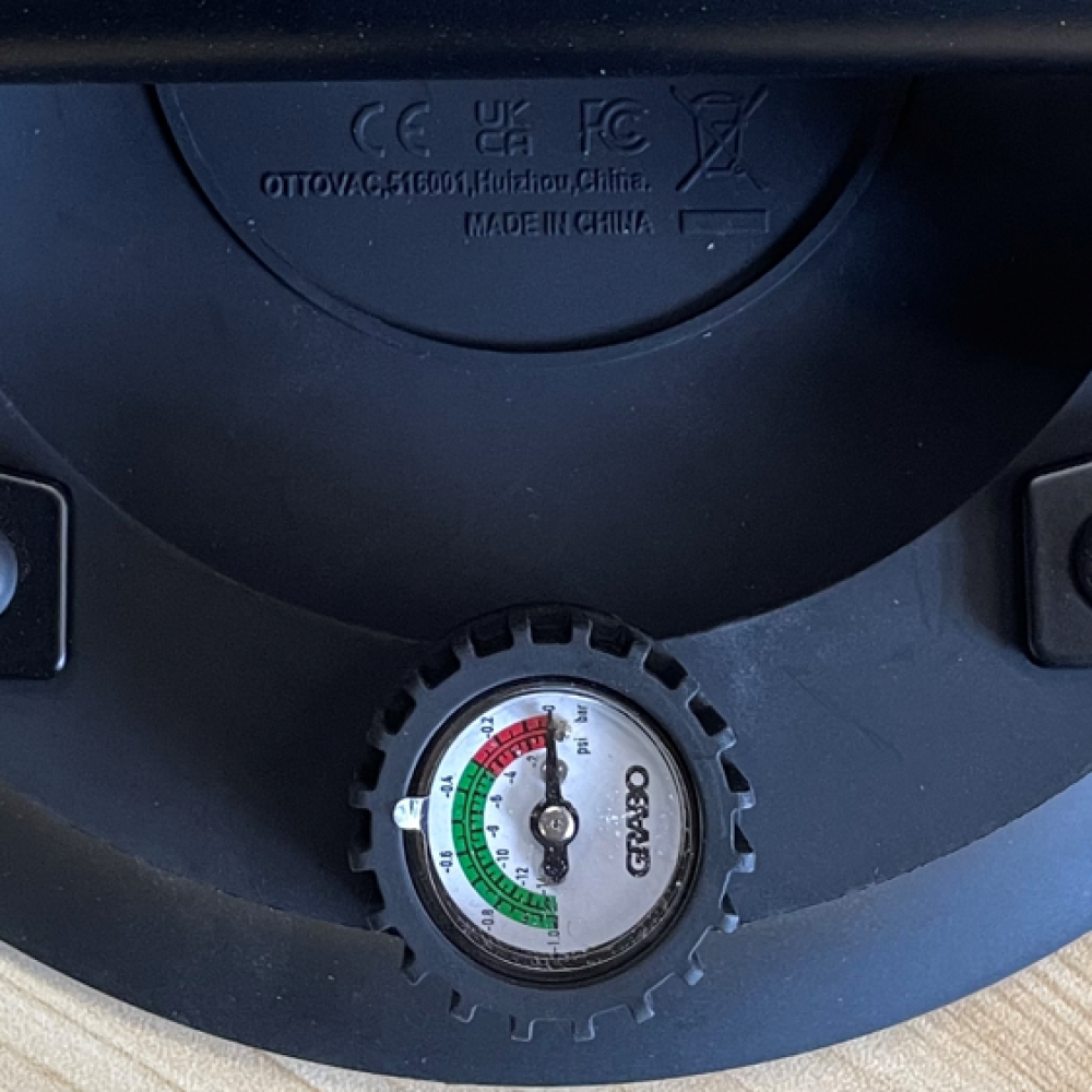 OTTOVAC pressure gauge close-up