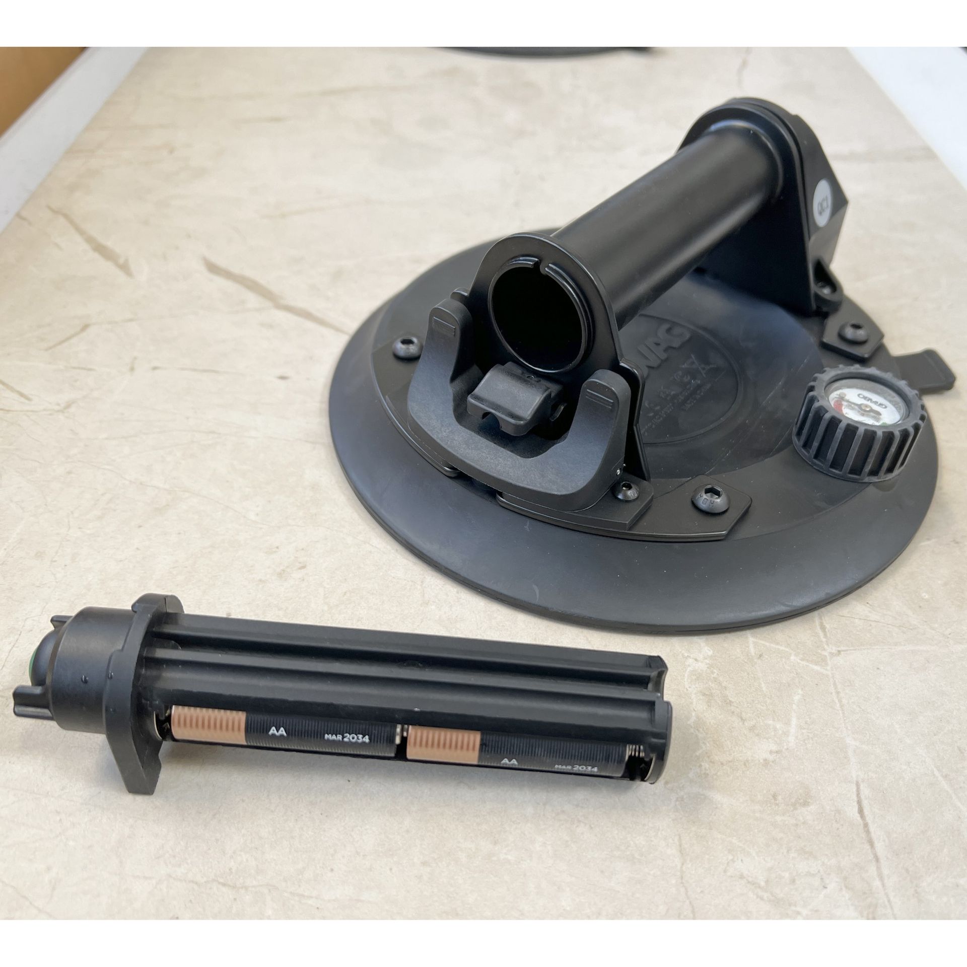 OTTOVAC AA battery compartment open