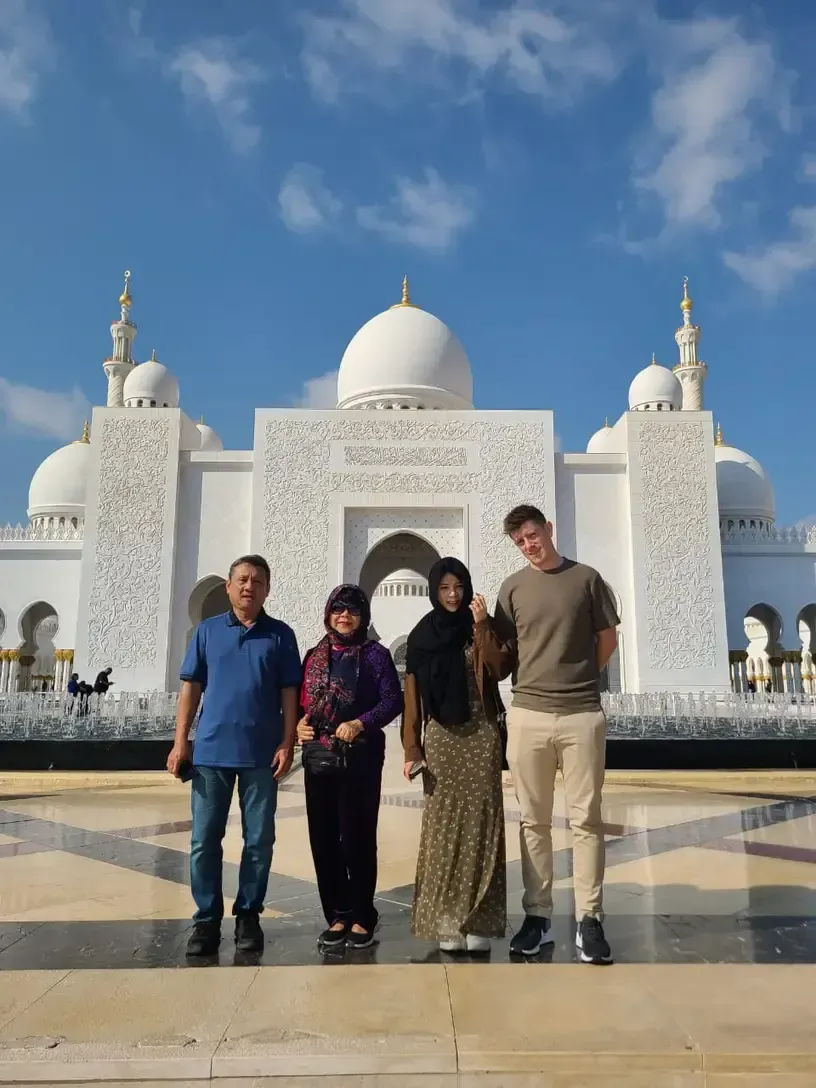 Abu Dhabi Layover Stopover and Transit Tour with Private Transfer