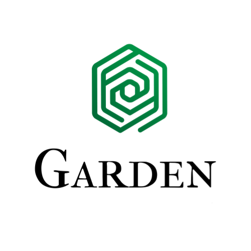 O logotipo do Garde Café é um hexágono verde com uma espiral dentro dele.