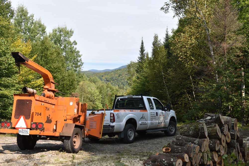 Camion et équipement forestier