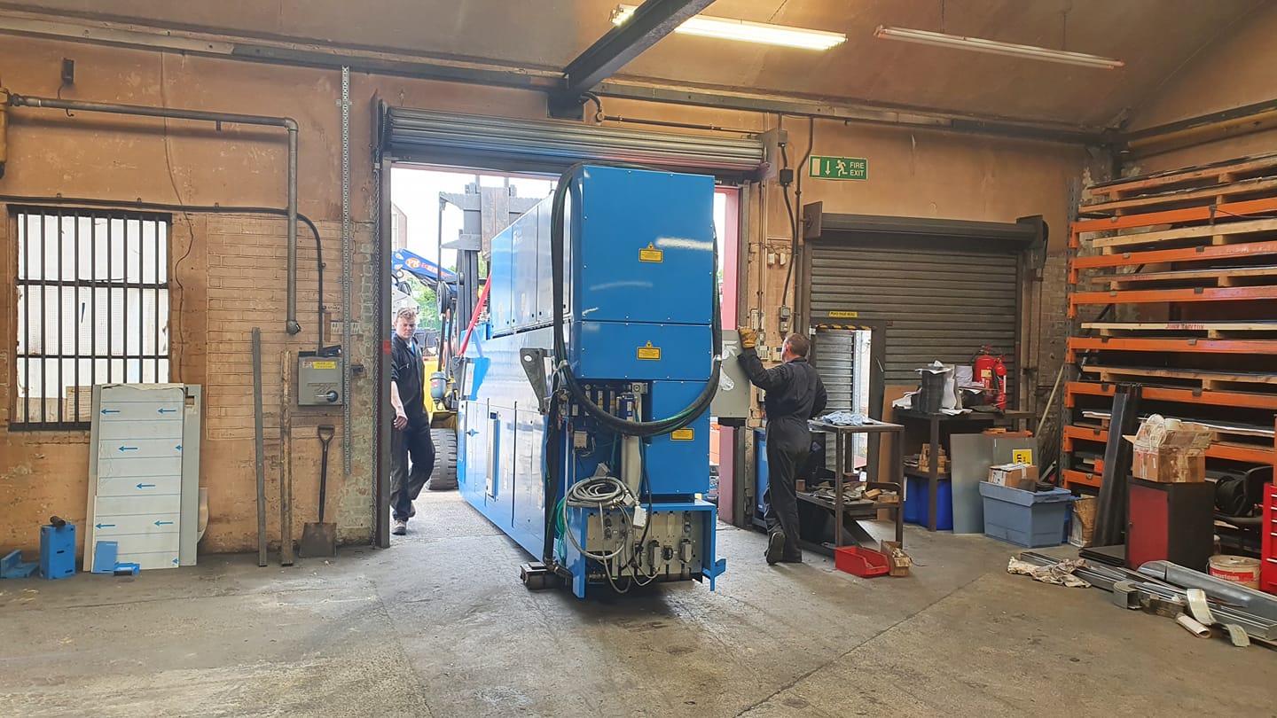 Laser cutting machine