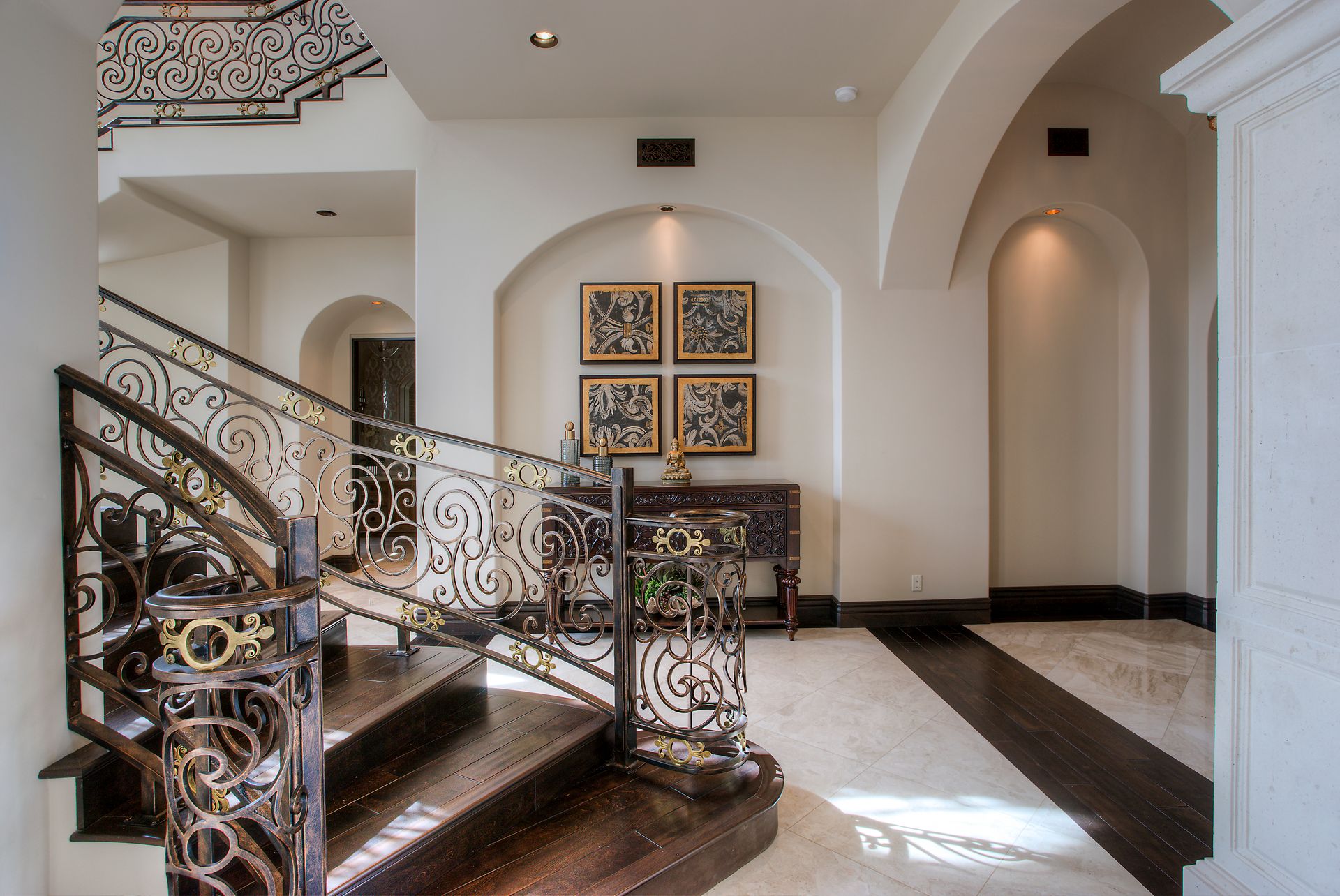 Luxury Home Foyers: Designing Grand Entrances That Impress