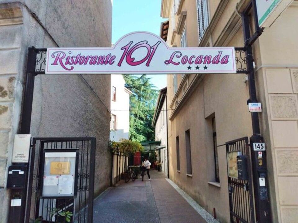 progettazione insegne luminose in Friuli per ristoranti