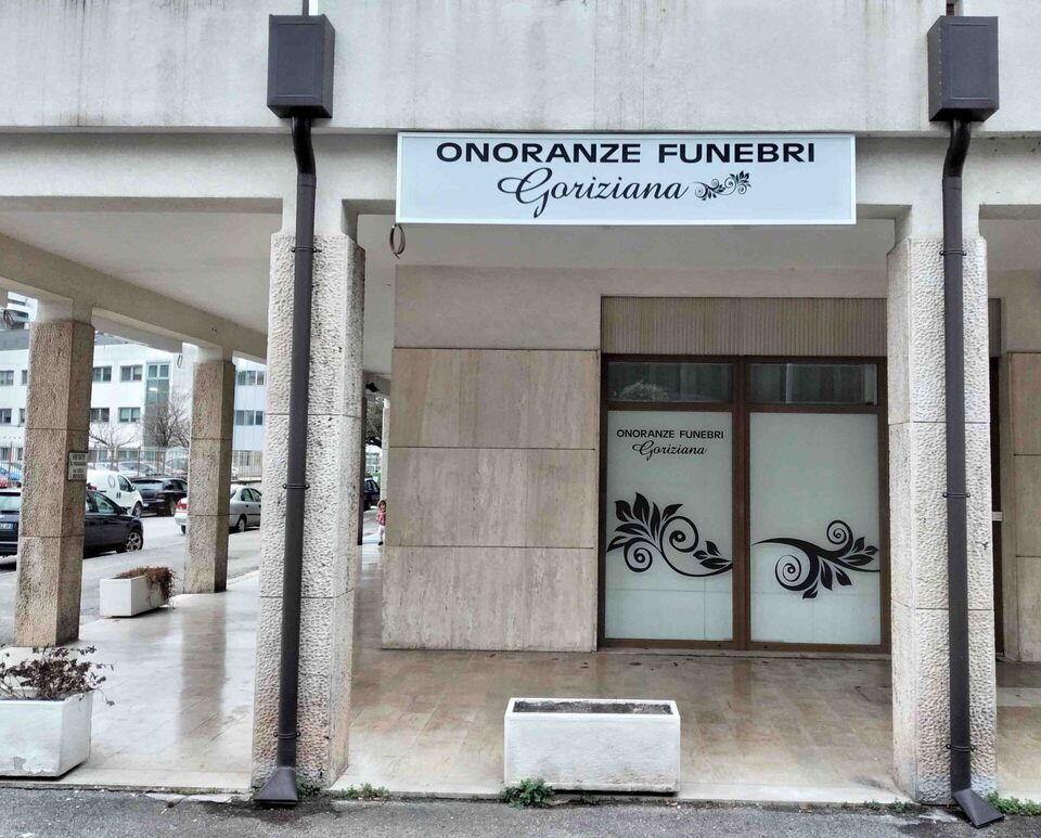 insegne luminose in Friuli per agenzia funebre