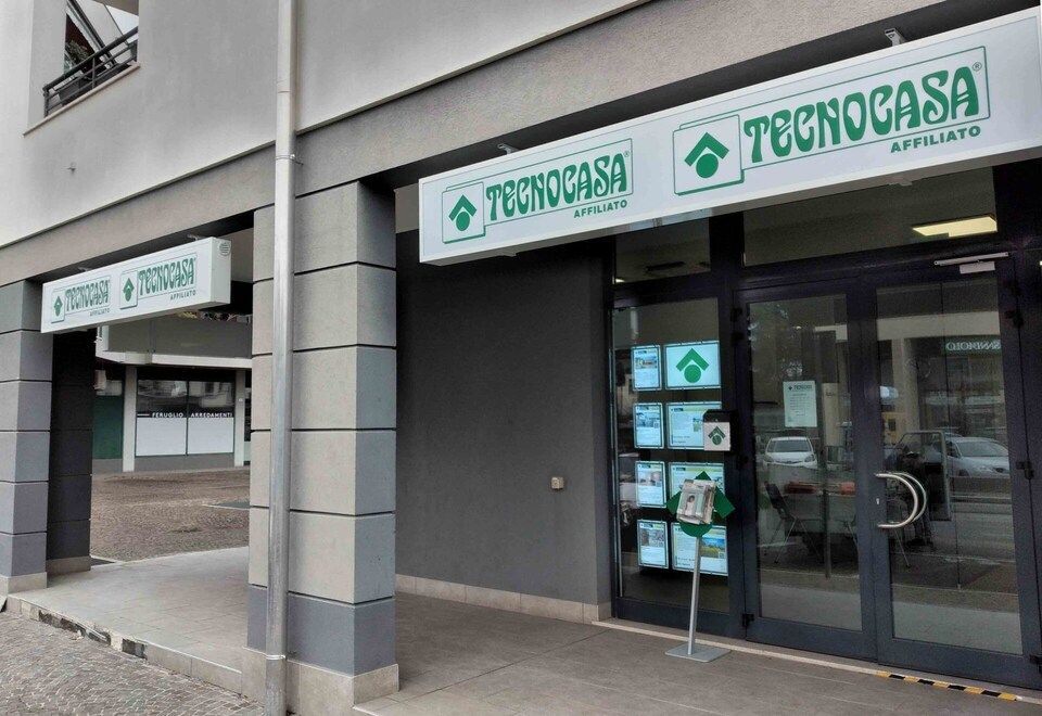 cartellonistica e insegne luminose in Friuli per agenzia immobiliare