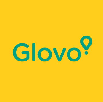 Logo Glovo color verde acqua su sfondo giallo con icona a forma di puntina di posizione.