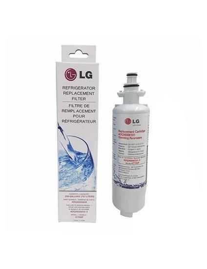 Un filtro de agua de repuesto para refrigerador LG de color blanco junto a su caja de producto blanca, alta y de marca.