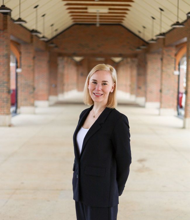 Dr. Sarah Carlisle
