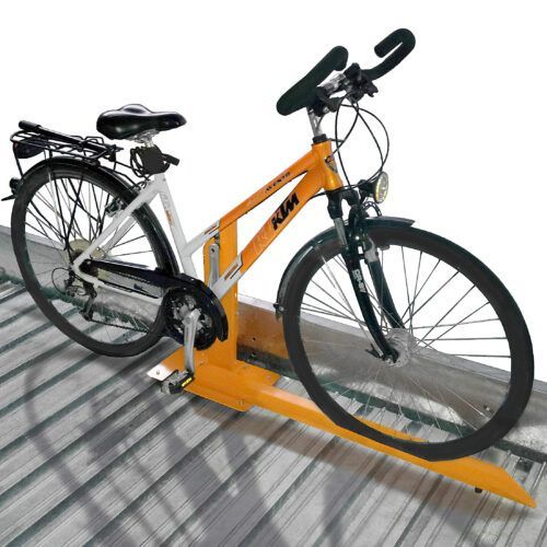 En cykel med ordet ktm på