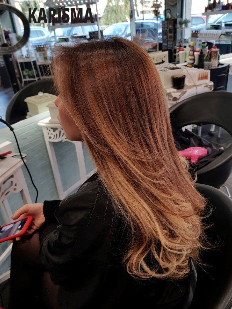 ragazza con extension rosse