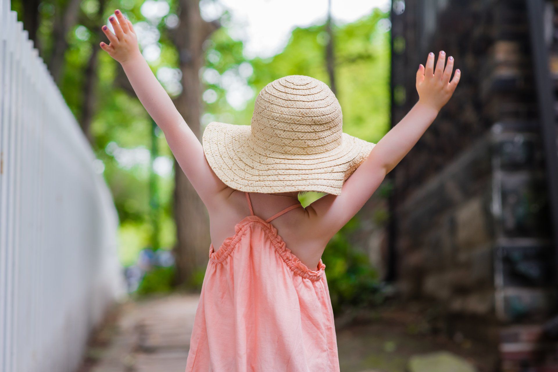 Young girl in hat | Child photography | Stacey Naglie Toronto