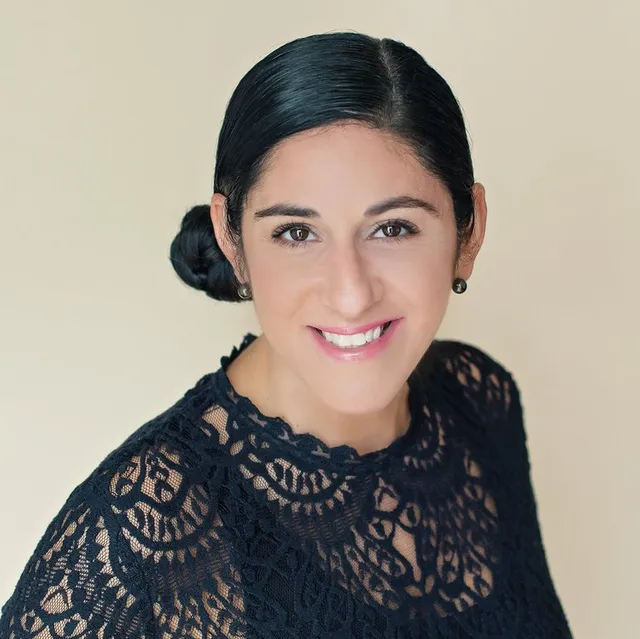 Headshot photo of photographyer Stacey Naglie