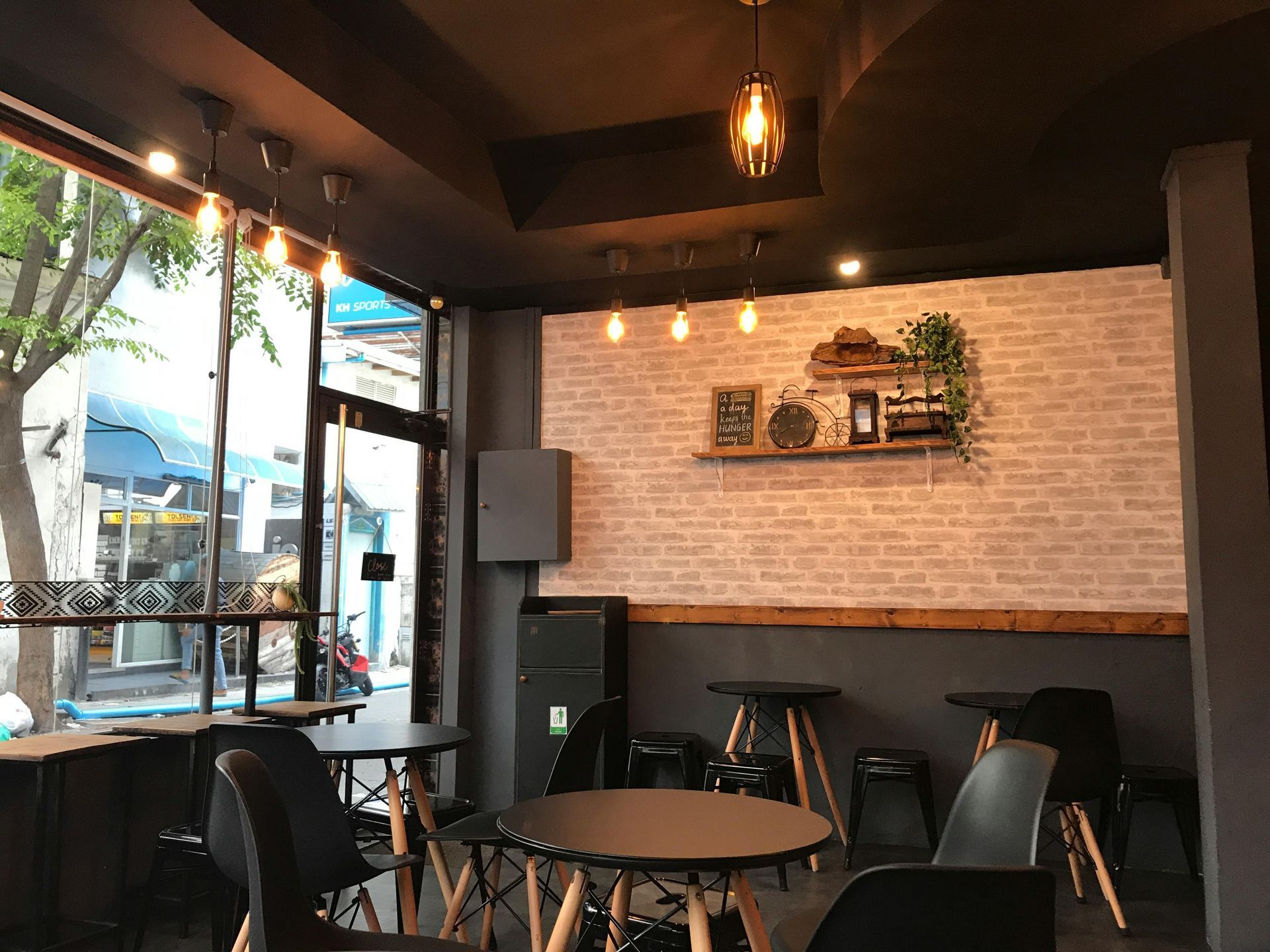 Restaurant & Bar Insurance Designed for Local Operations
