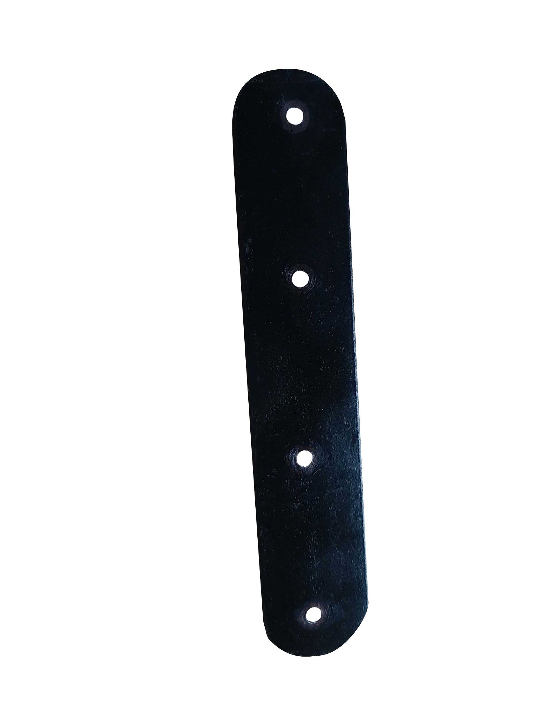 Bracelet en métal noir à quatre trous.