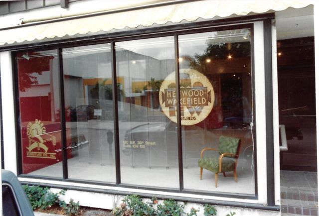 A store front with a sign that says new york motor field