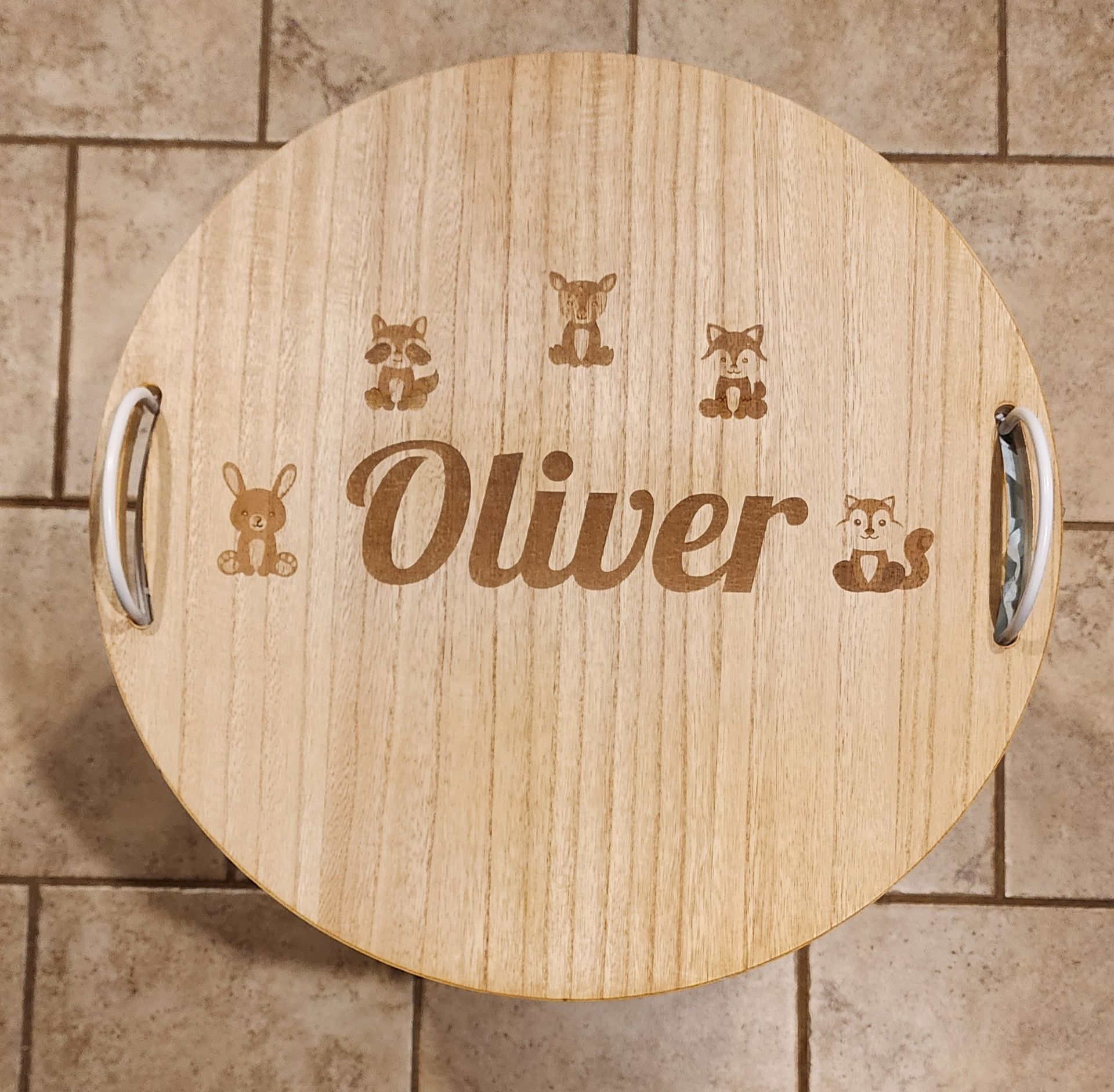 Round wooden tray with metal handles, engraved with “Oliver” and small teddy bears.