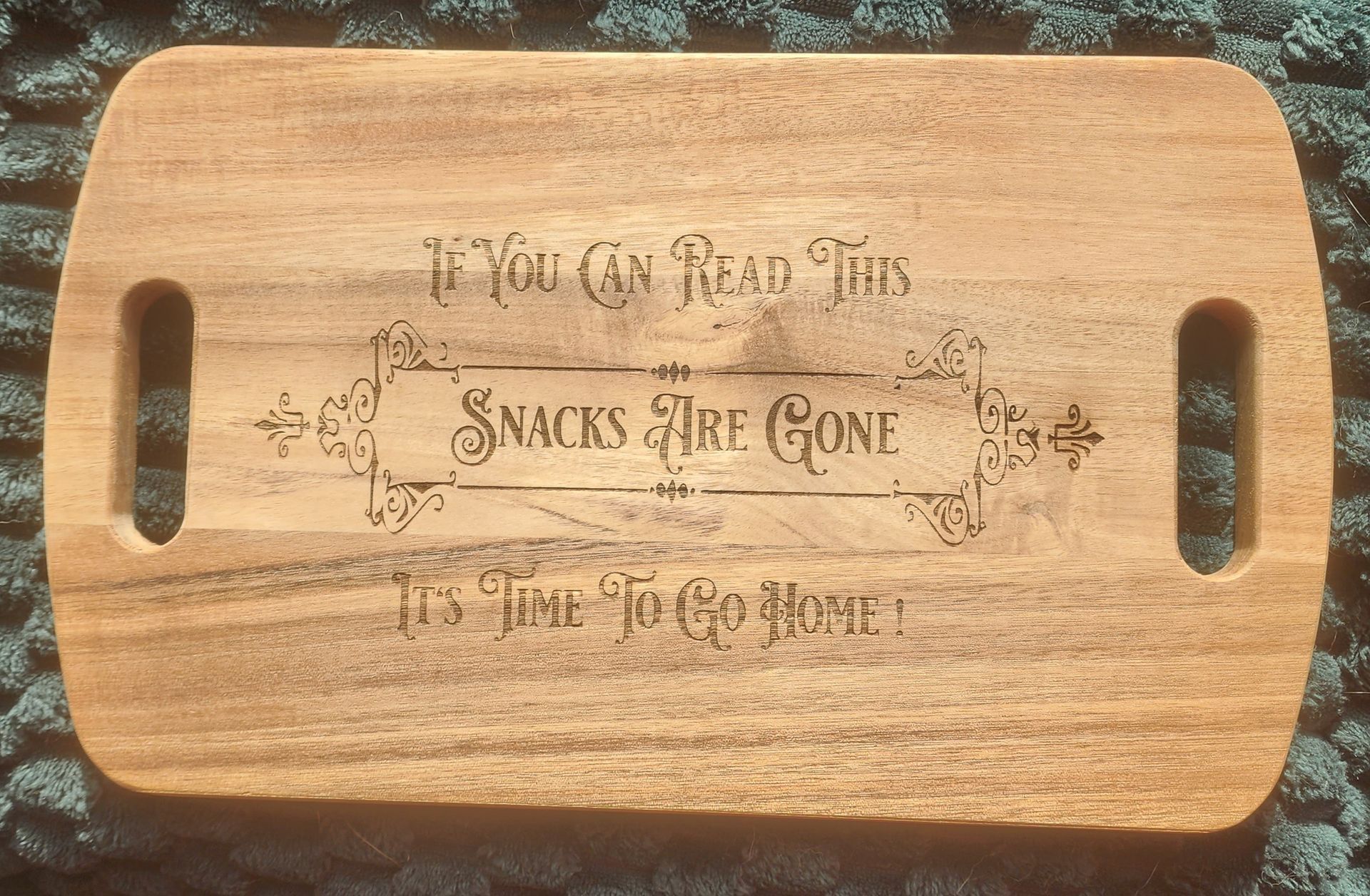 Wooden cutting board with engraved warning text: “If you read this, snacks are gone.”