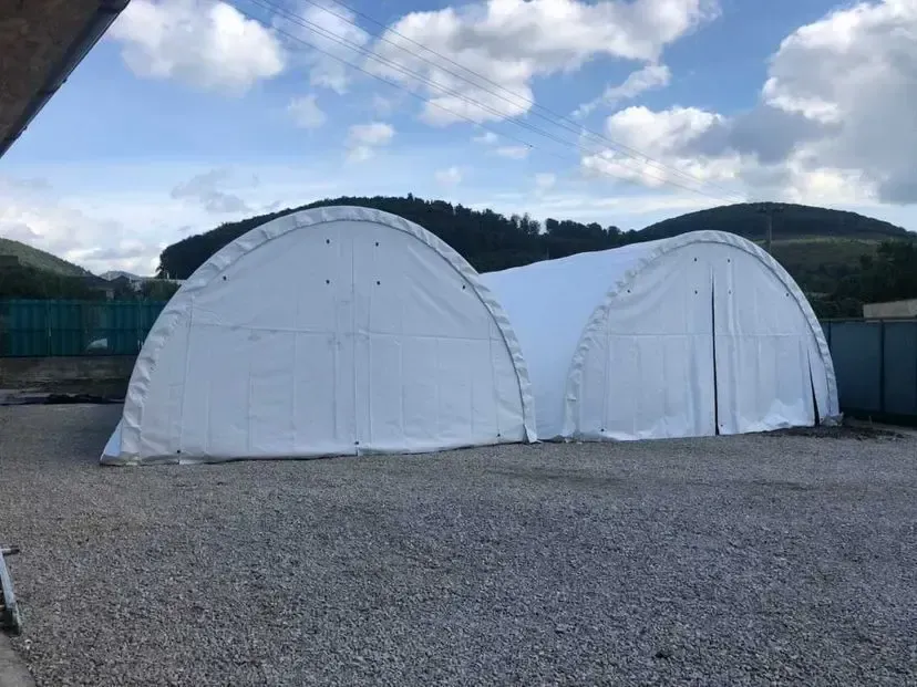 Arkinių tentinių angarų nuotrauka