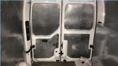 rivestimento interno di un furgone in lamiera zincata