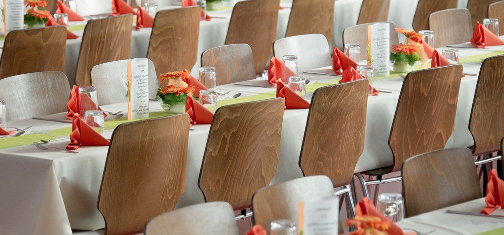 Place settings for a large event