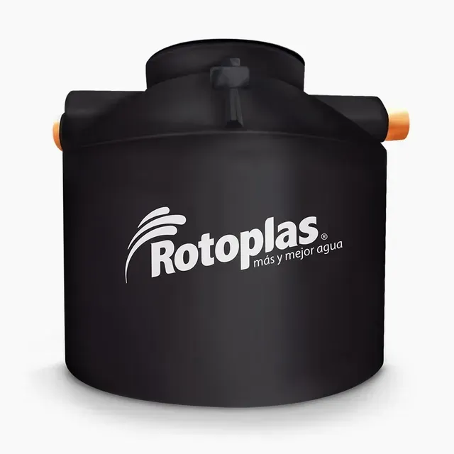 Un tanque de agua rotoplástico negro sobre un fondo blanco.