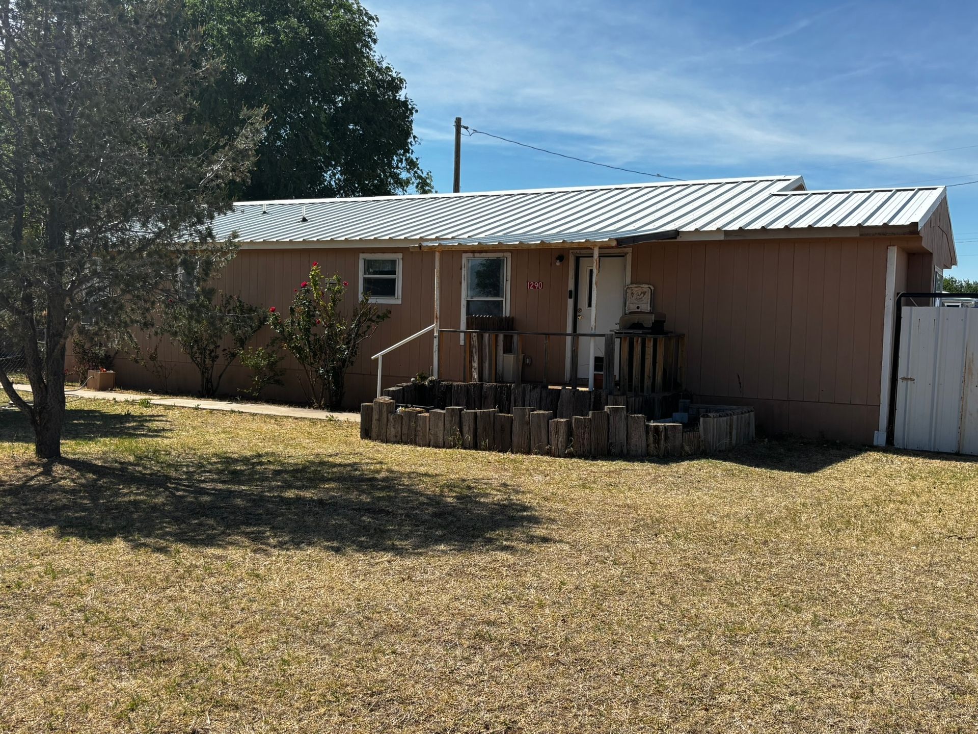 4/3 Frame home built in 2009 over 3,000 sf, metal barn, horse stalls on 20 acres