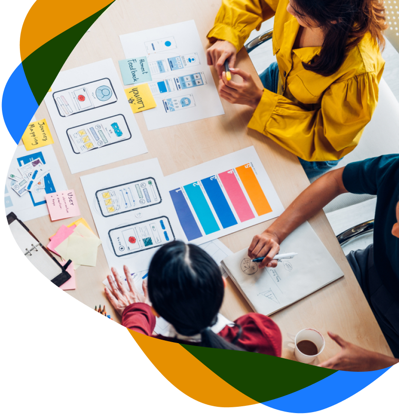 Équipe qui brainstorm sur une app mobile