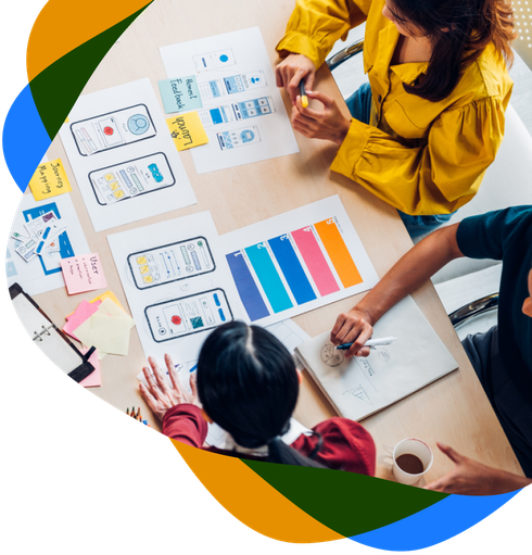 Équipe qui brainstorm sur une app mobile