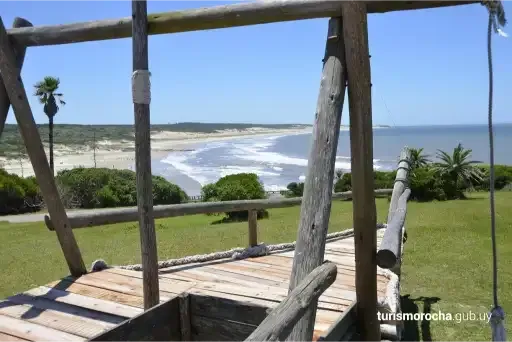A wooden structure with a view of the ocean