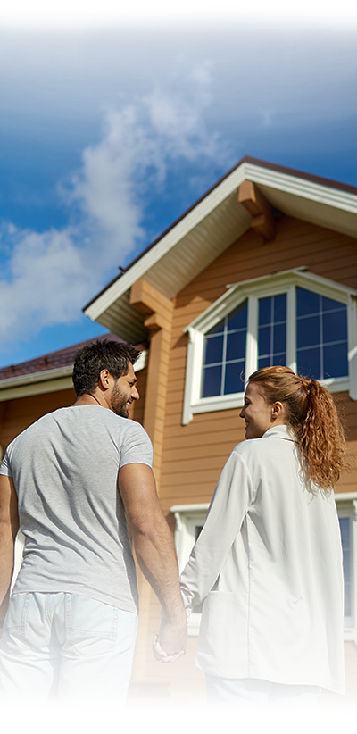 couple-looking-at-new-house