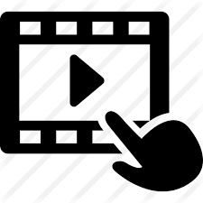 Een hand wijst naar een afspeelknop op een filmstrook.