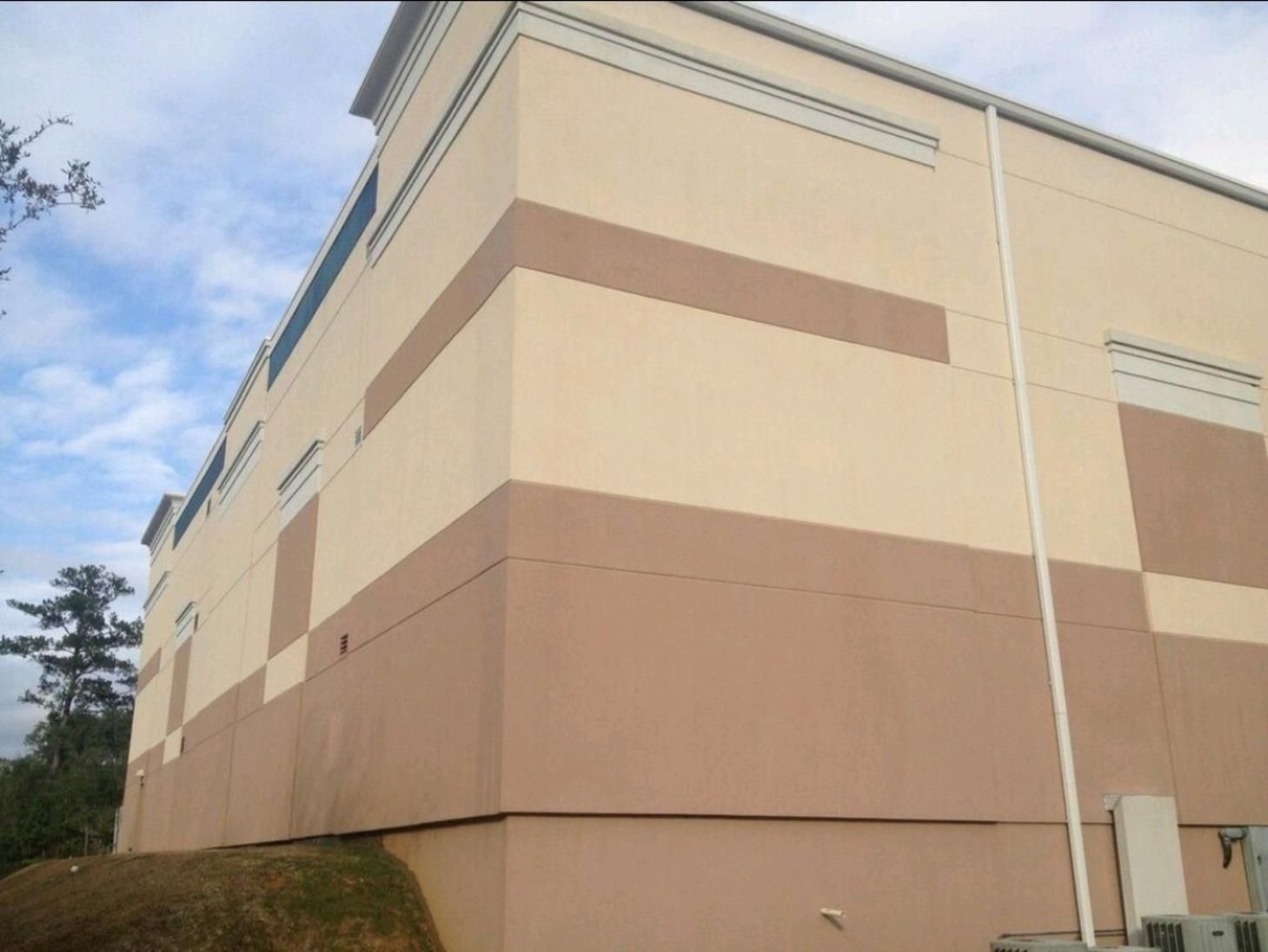 A large building with a lot of windows on the side