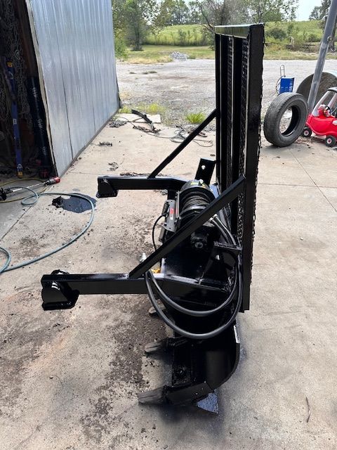 A machine is sitting on the ground in front of a building.