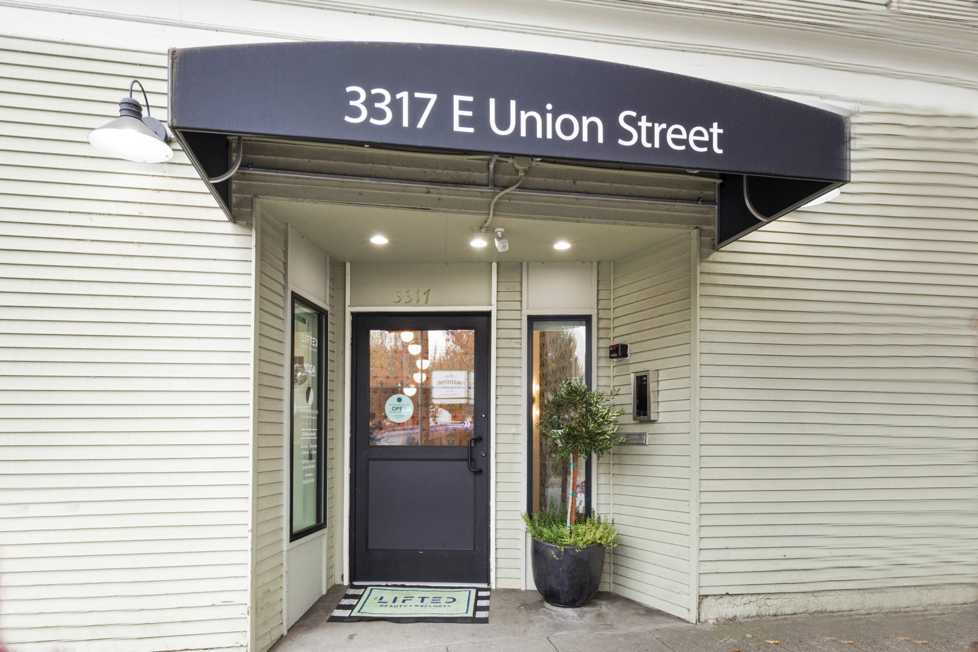 MADRONA Leschi Lakeside Property Management