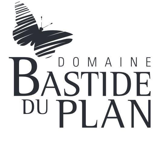 Le logo du domaine bastide du plan a un papillon dessus.