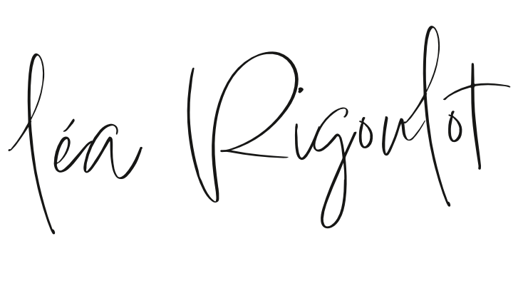 Un gros plan d'une signature manuscrite sur fond blanc.