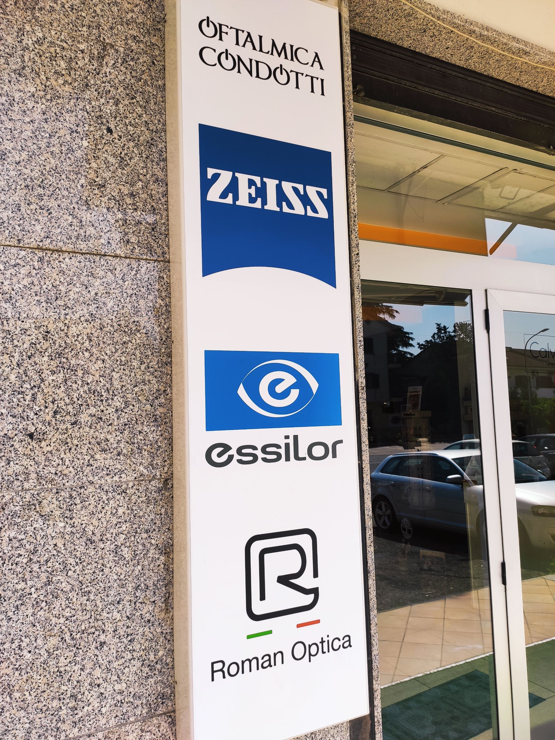 Loghi Zeiss ed Essilor