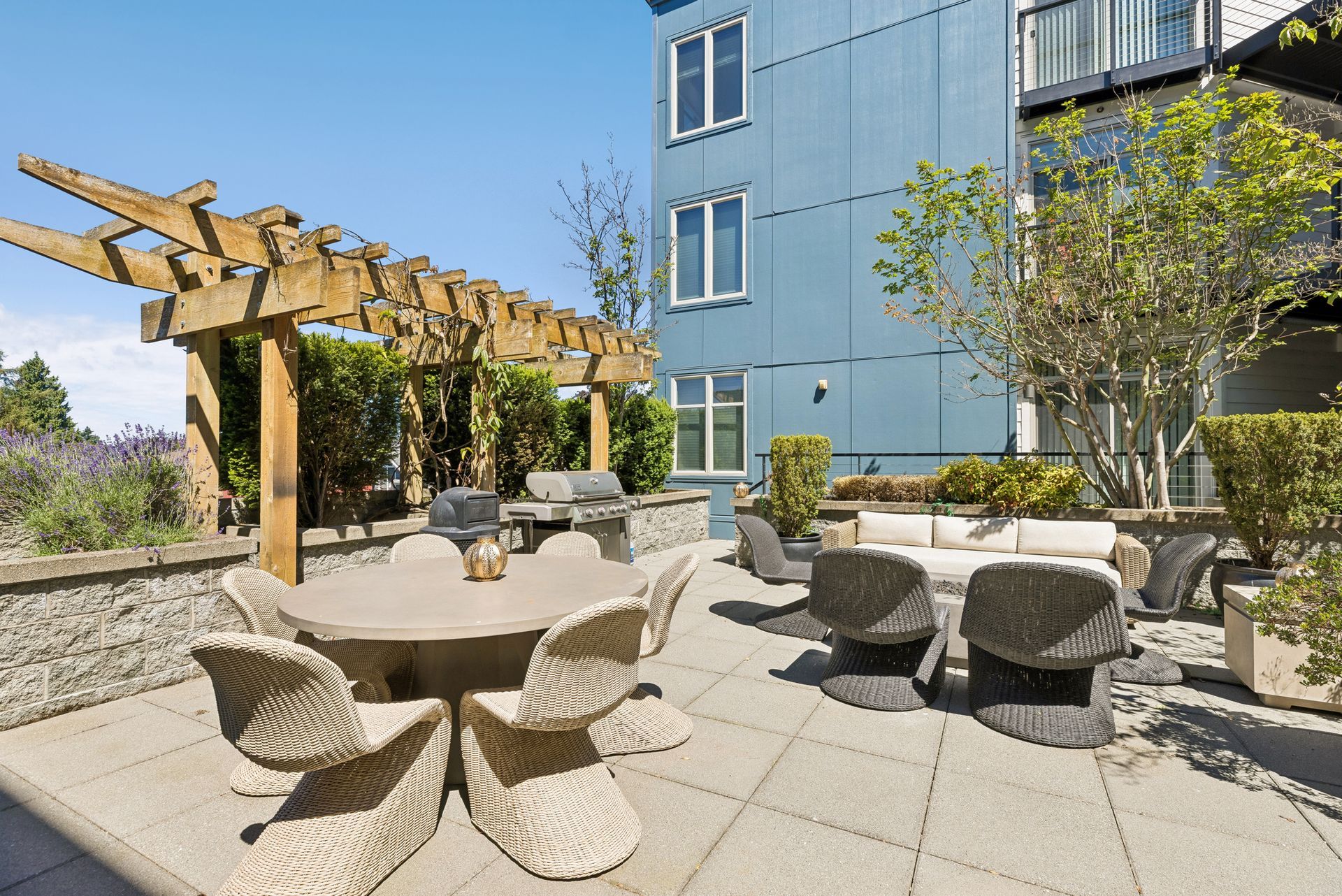 rooftop deck at sweetbrier apartments