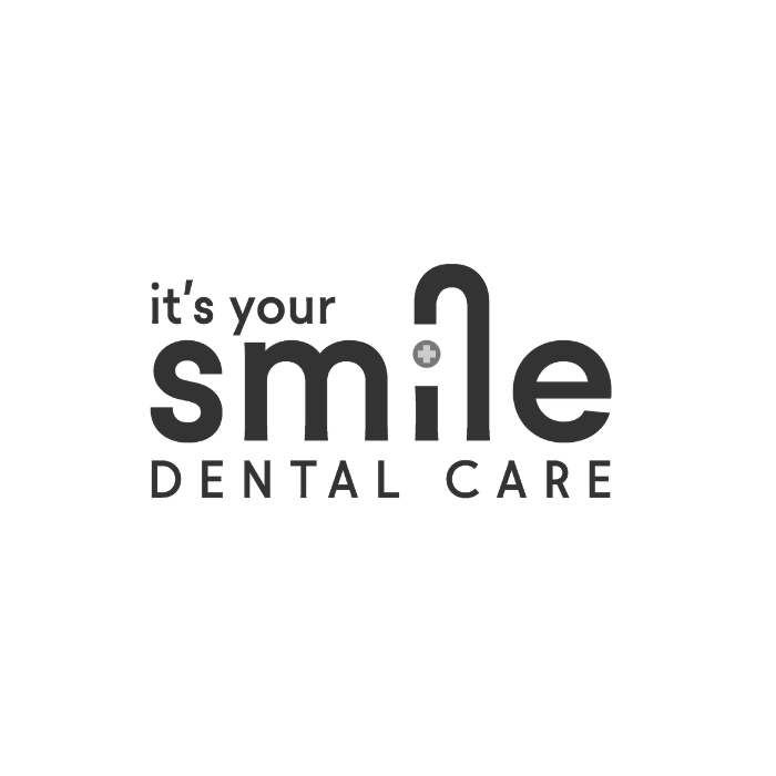 C'est votre logo de soins dentaires sourire sur fond blanc.