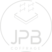 Logo pour JPB Coffrage, avec un design de coffrage en béton et d'échafaudage.