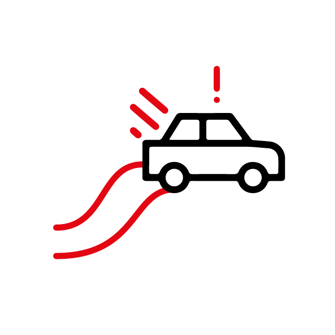 Witte auto slipt met rode waarschuwingsmarkeringen, wat duidt op verlies van controle of risico op een aanrijding.