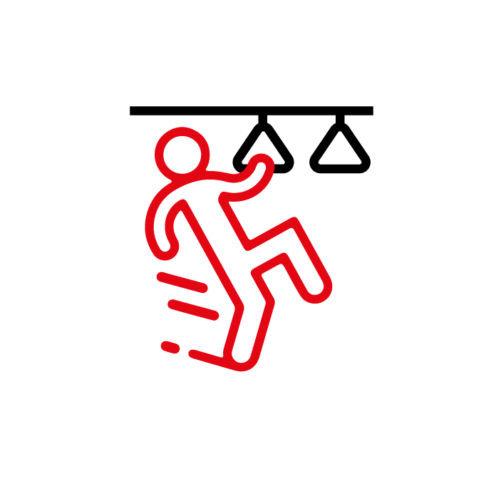 Rode figuur hangend aan een zwarte treinriem, met daarnaast nog een riem op een witte achtergrond.