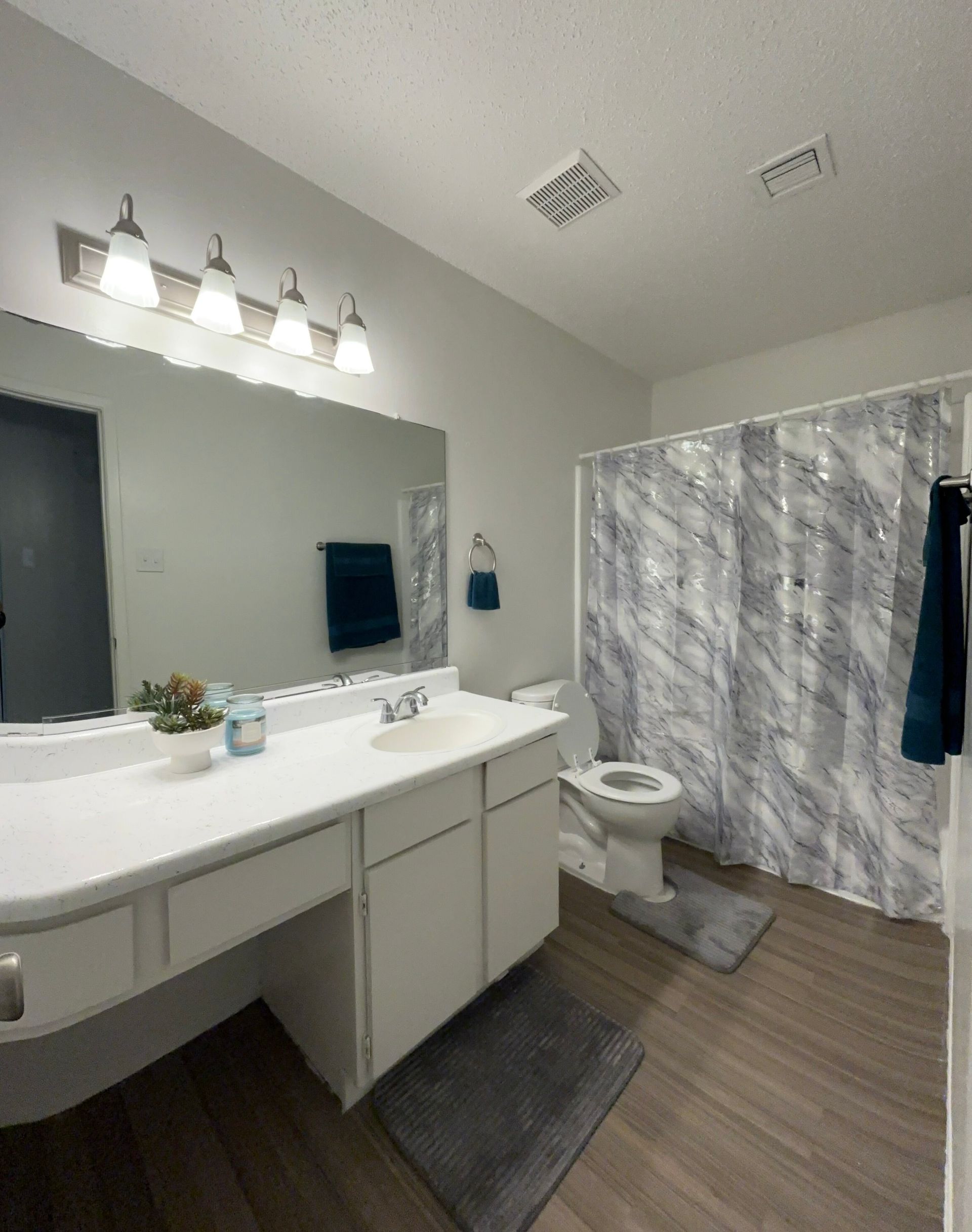 Green Apartment Renovation Contractors In Irving photo