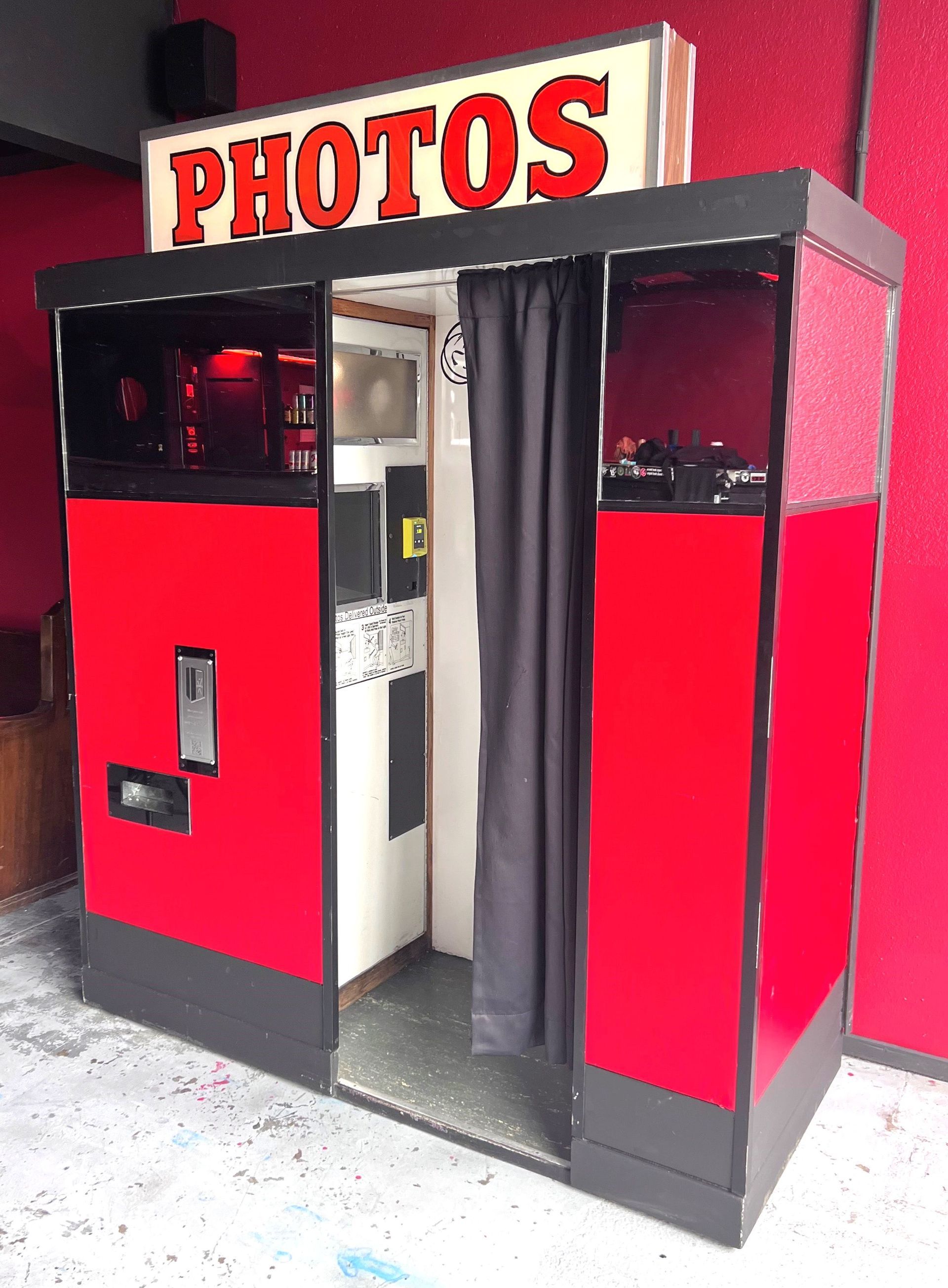 a photo booth with a sign that says you look good