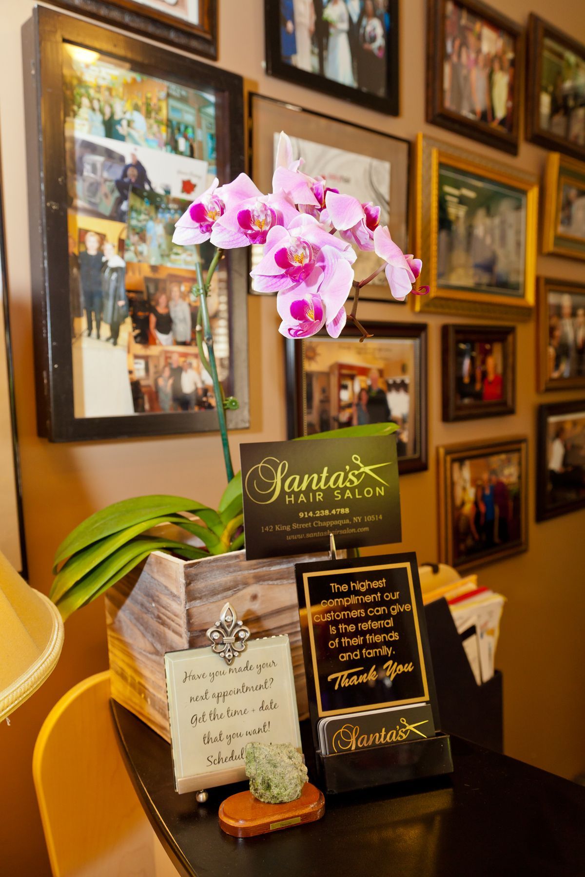 A table with a sign that says santos on it
