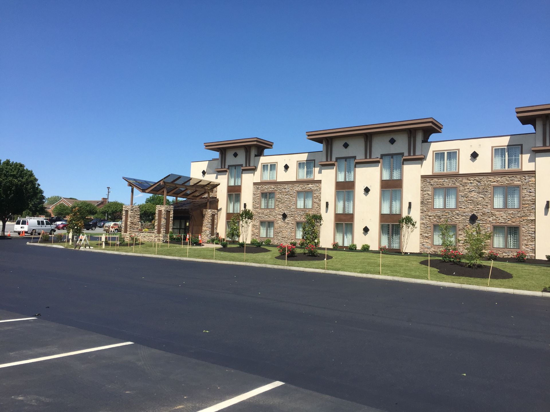 A large apartment building with a parking lot in front of it