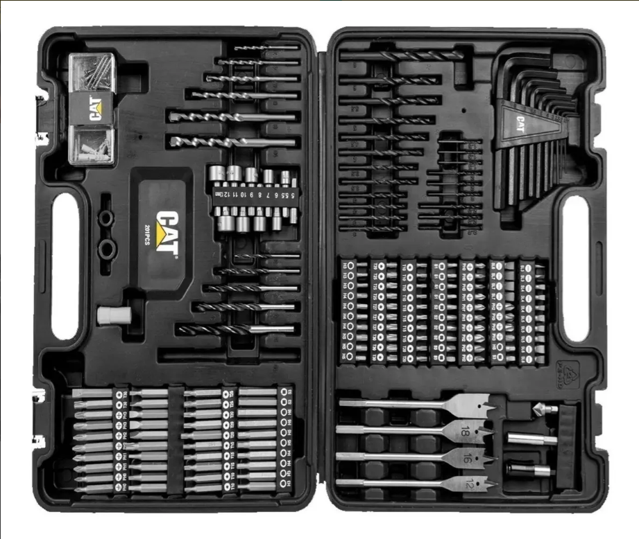 Caja de herramientas negra abierta con brocas, puntas de destornillador, llaves inglesas y accesorios para vasos organizados.
