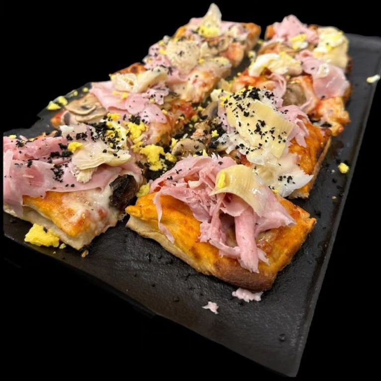 pizza con funghi e prosciutto