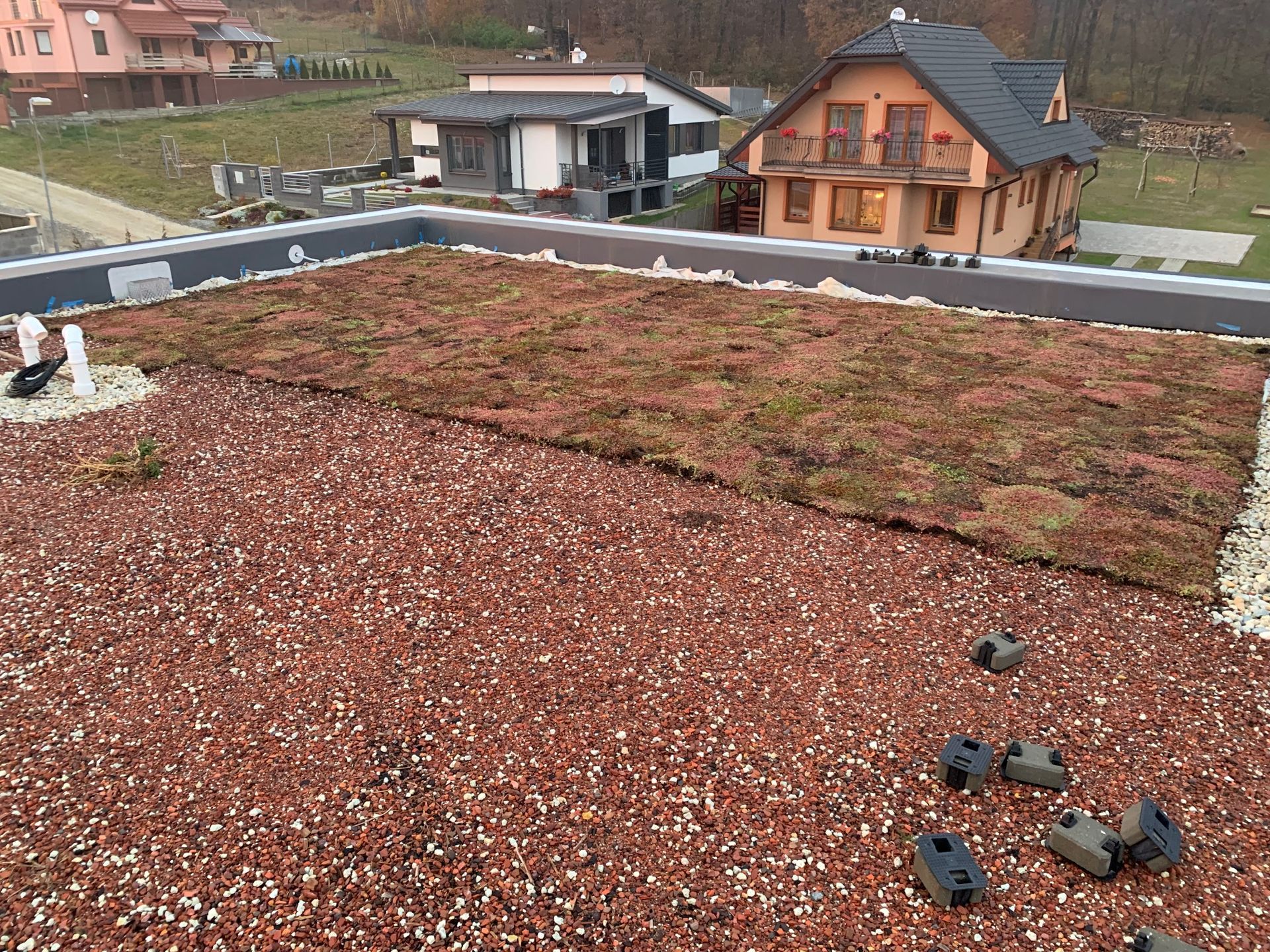 Extenzívna zelená strecha, Nováčany